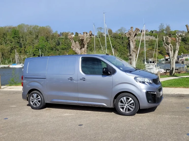 Expert 2L blueHDi 150ch, année 2022, 67700km. Première main. A partir de 29900 € selon aménagement à configurer