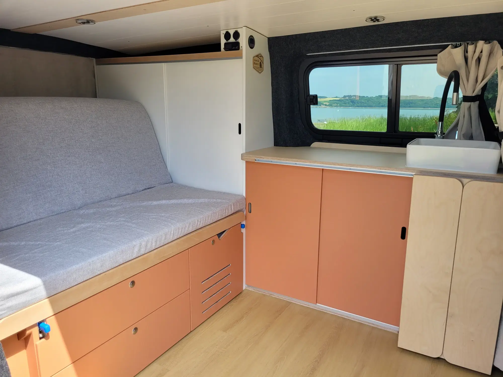 Van&Rance Fiat Scudo - van aménagé interieur salon cuisine