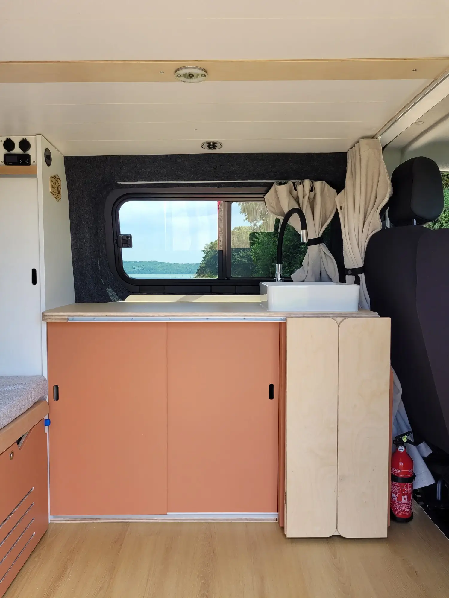 Van&Rance Fiat Scudo - van aménagé intérieur cuisine fenêtre ouvrante