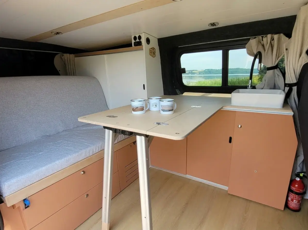 Van&Rance Fiat Scudo - van aménagé interieur banquette table cuisine