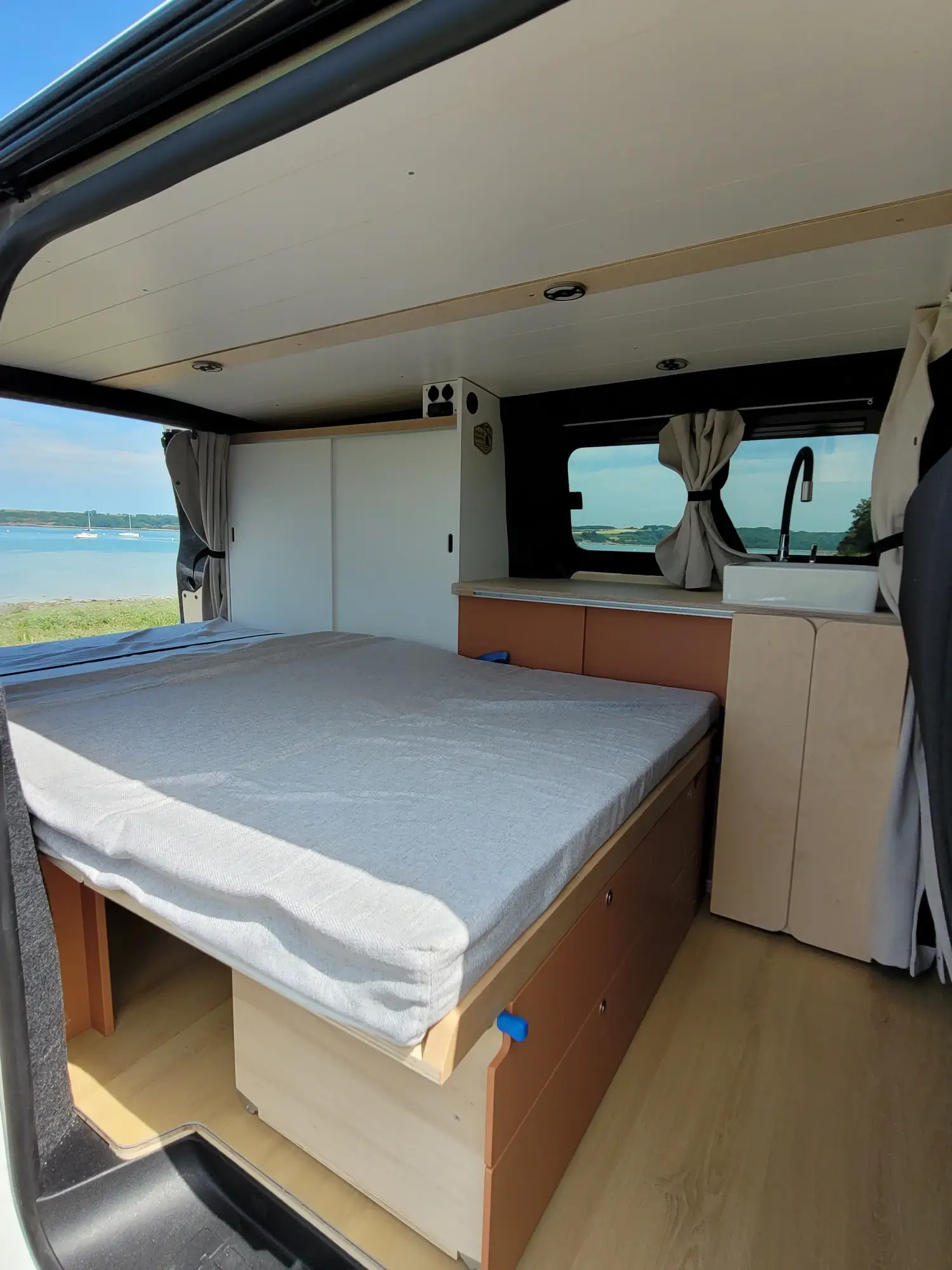 Van&Rance Fiat Scudo - intérieur lit déplié