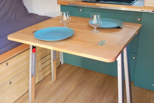 Van et Rance - aménagement sur mesure - intérieur cuisine table