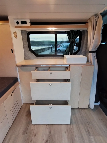 Van et Rance - aménagement sur mesure - Trafic 3 intérieur cuisine tiroirs